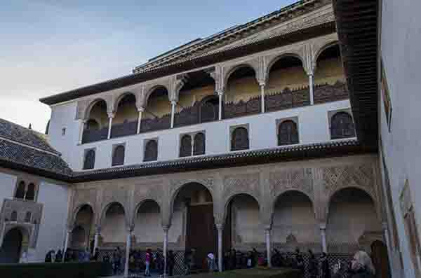 Granada 035 - La Alhambra - palacios Nazaries - Patio de Arrayanes.jpg